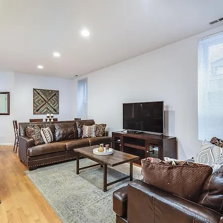 Lincoln Park Living - Suite 1